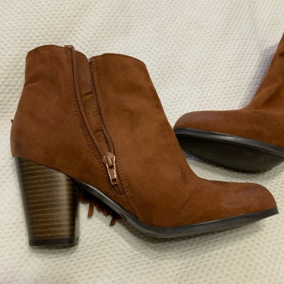 Cute ankle boots with side fringe - Picture 6 of 7